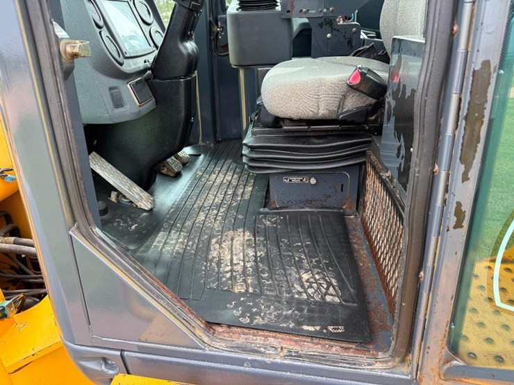 2005-deere-744j-image-43