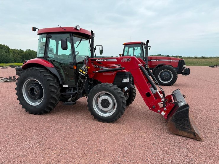case-ih-farmall-70-image-3