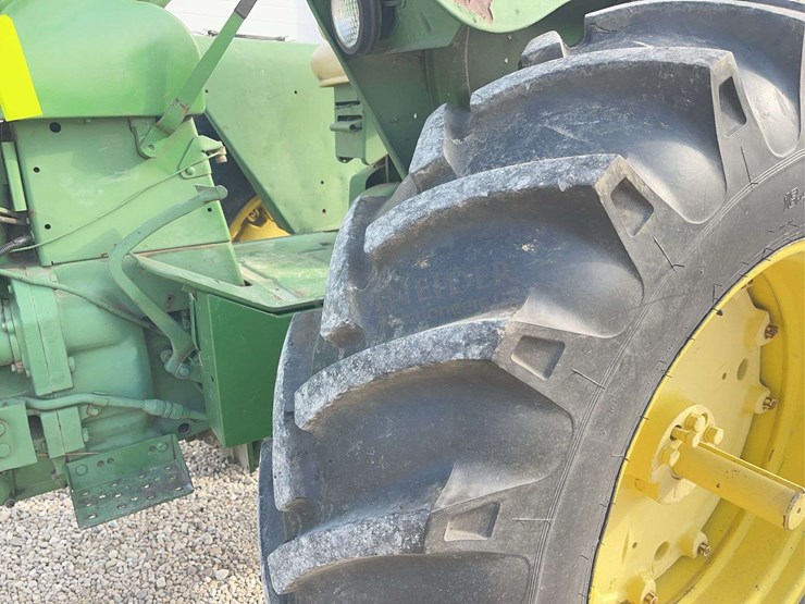 john-deere-4010-image-41