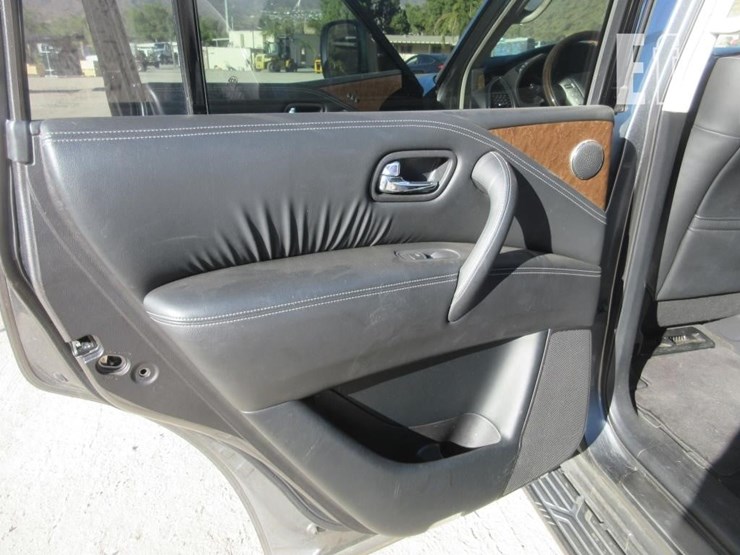 2015-infiniti-qx80-image-11