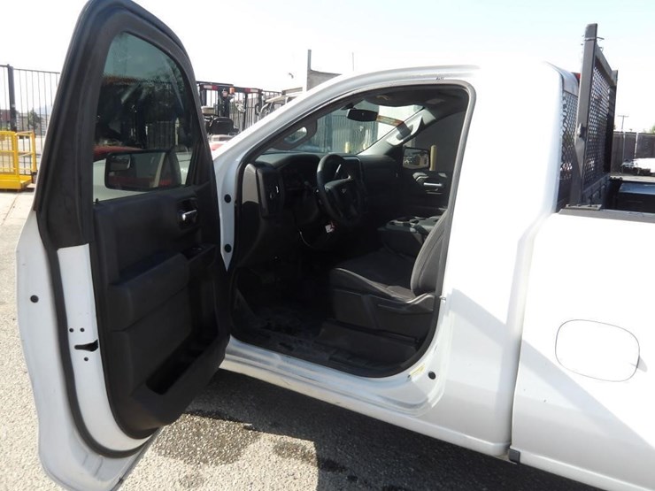 2019-chevrolet-silverado-1500-image-12