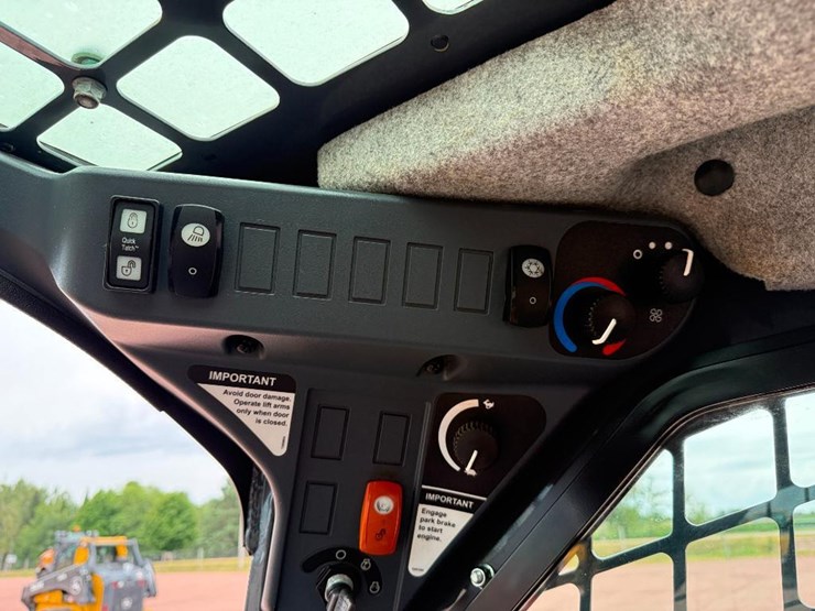 2020-deere-325g-image-36