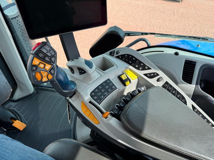 new-holland-t8.320-image-67