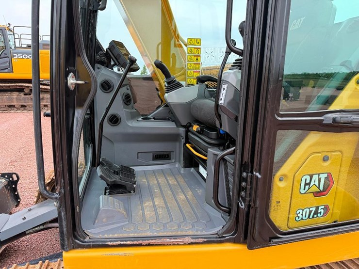caterpillar-307.5-image-49