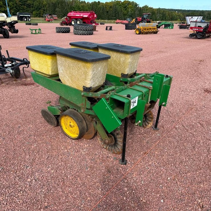 JOHN DEERE 2