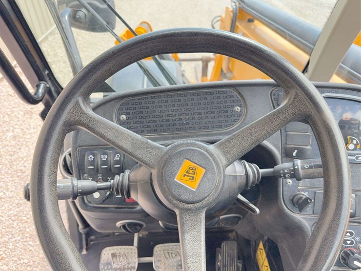 2019-jcb-540-140-image-58
