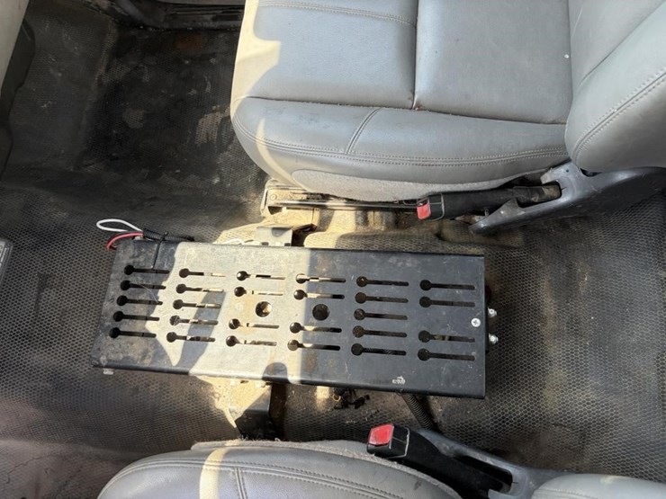 2013-chevrolet-2500-image-16