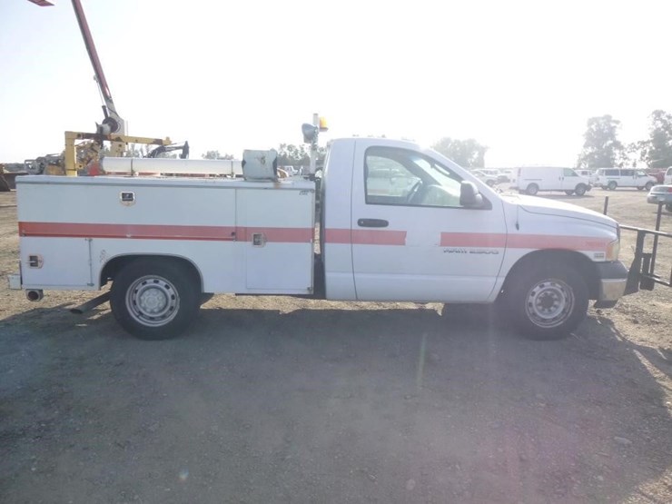 2005-dodge-ram-2500-image-15