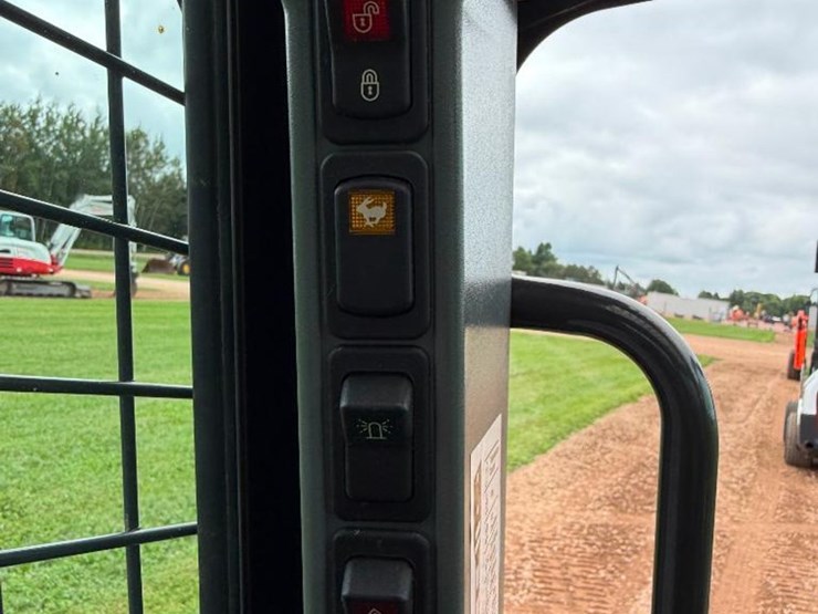 new-holland-c238-image-38