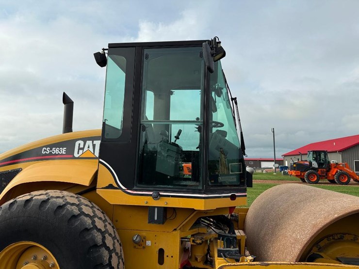 caterpillar-cs-563e-image-10