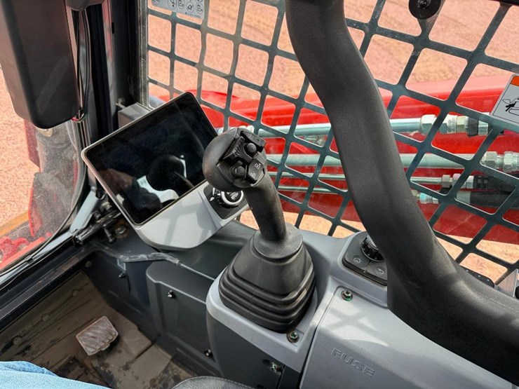 2024-kubota-svl75-3-image-32