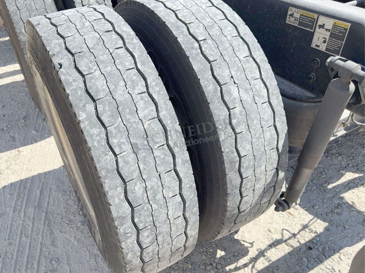 2020-peterbilt-579-image-34