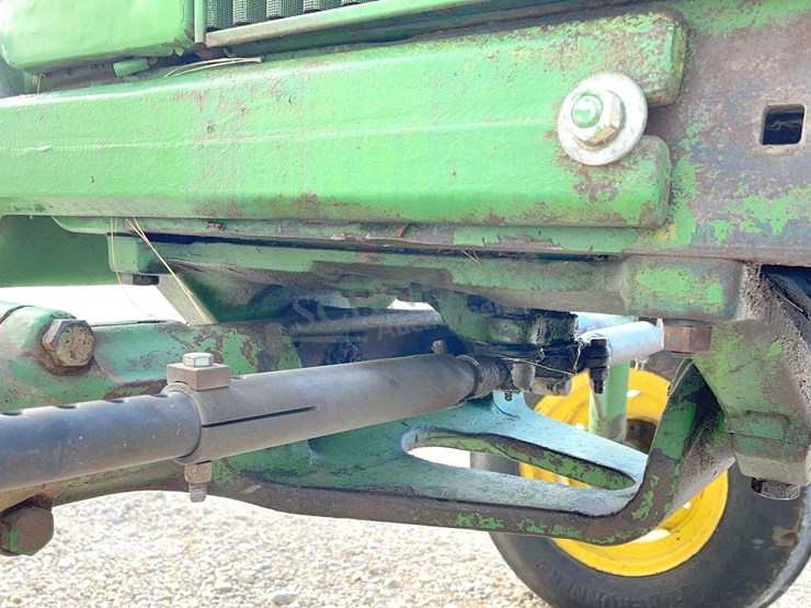 john-deere-4010-image-33