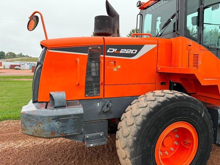 2017-doosan-dl250-5-image-19
