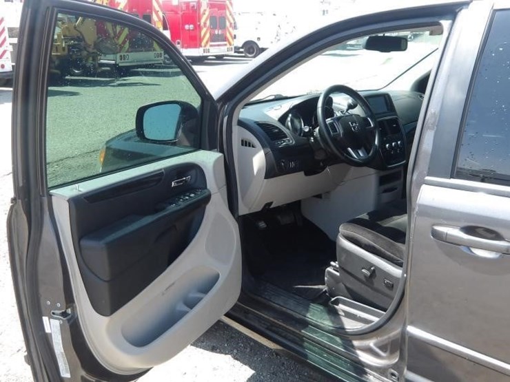 2017-dodge-grand-caravan-image-16