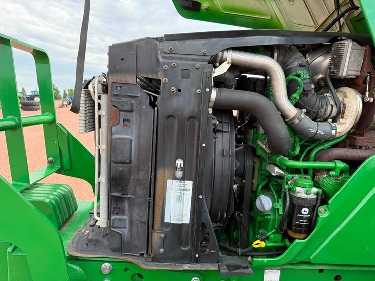 john-deere-6105m-image-31