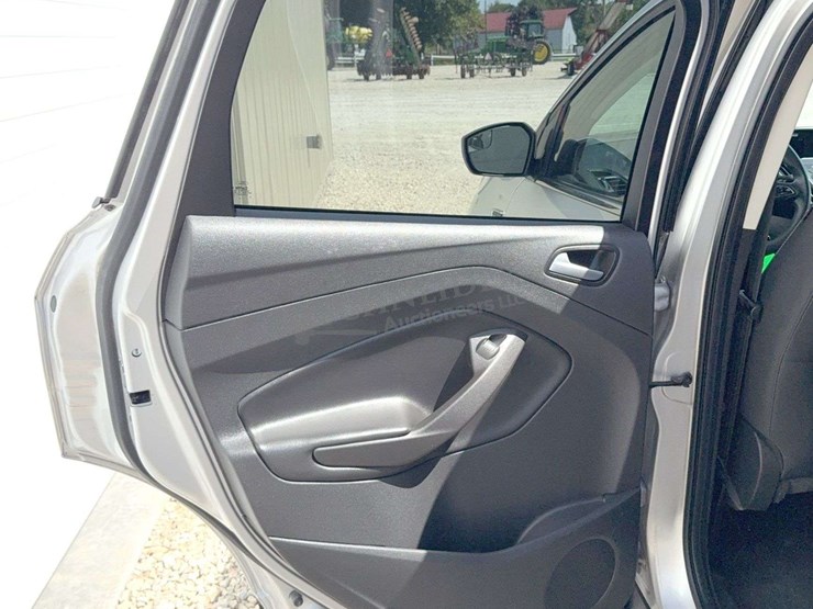 2017-ford-escape-se-image-41