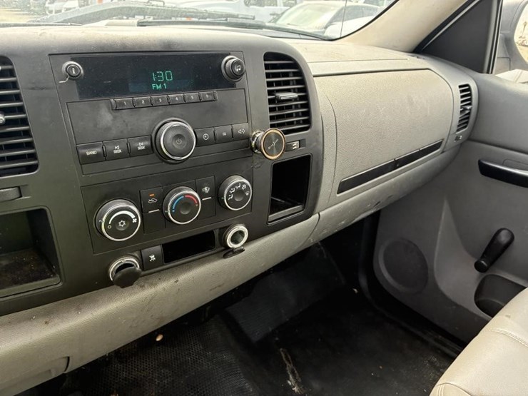 2011-chevrolet-2500-image-16
