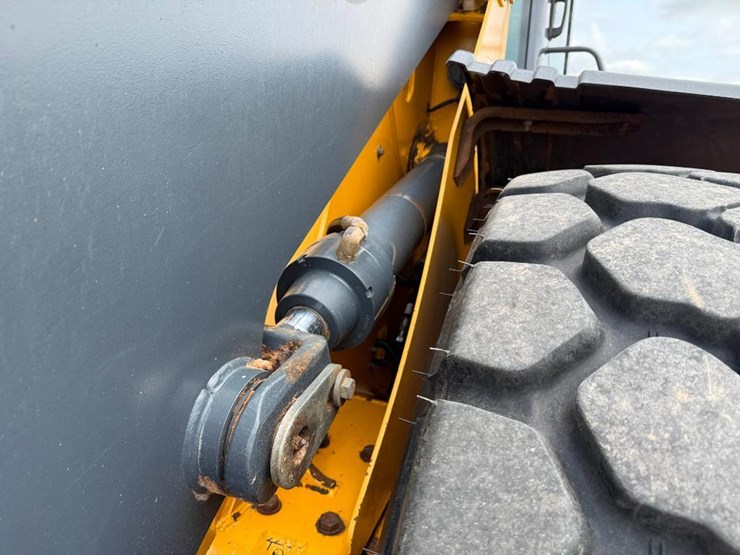 deere-524k-image-42