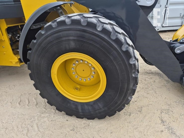 2015-deere-544k-image-13