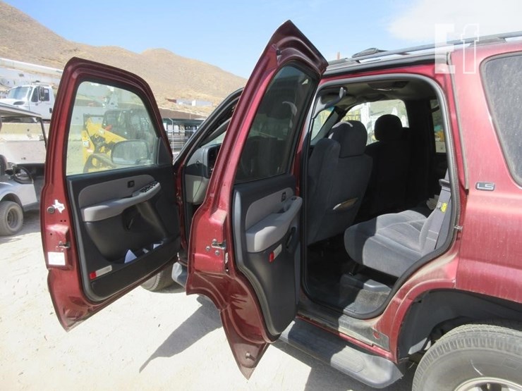 2002-chevrolet-tahoe-image-14