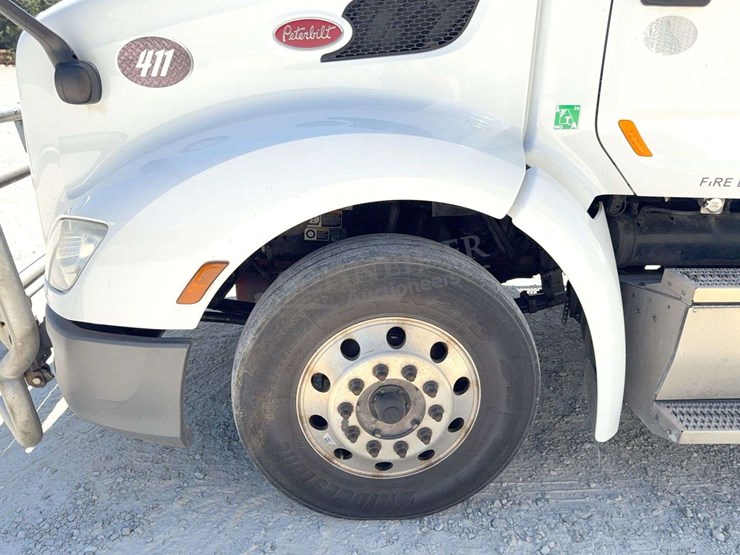 2020-peterbilt-579-image-47