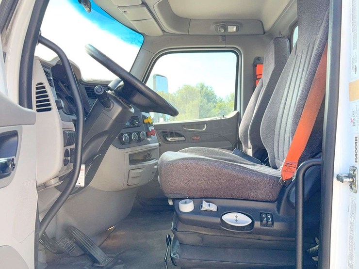 2020-peterbilt-579-image-68
