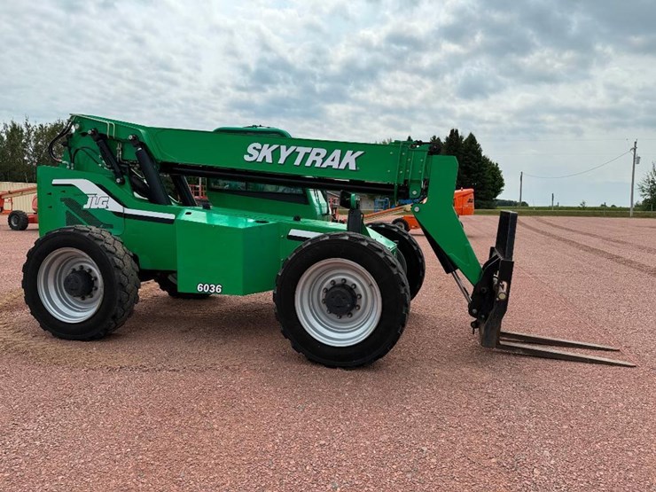 2015-sky-trak-6036-image-3