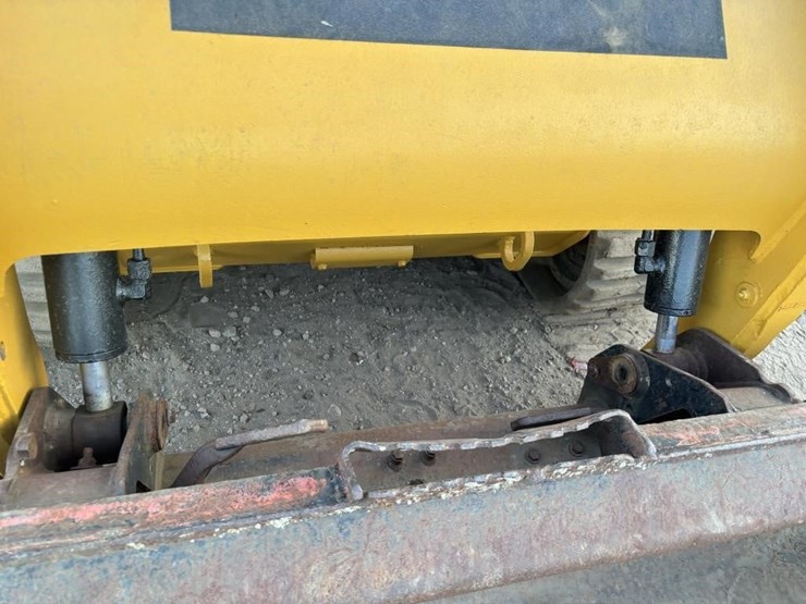 caterpillar-257b2-image-14