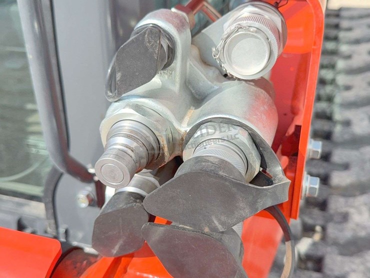 2026-kubota-svl97-3-image-12