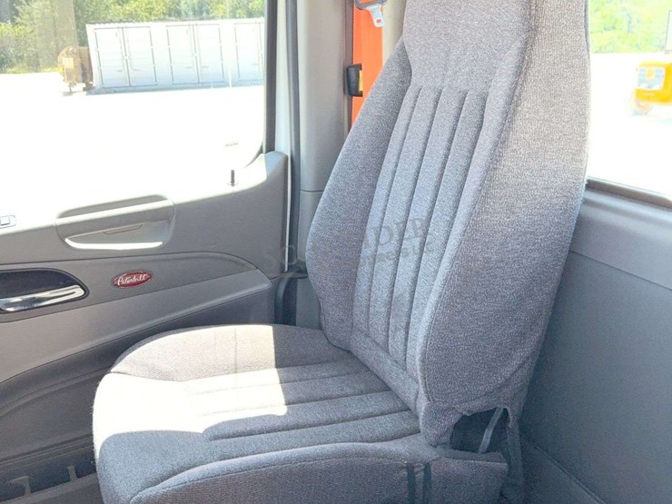 2020-peterbilt-579-image-73