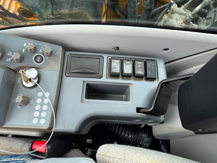 deere-130g-image-58