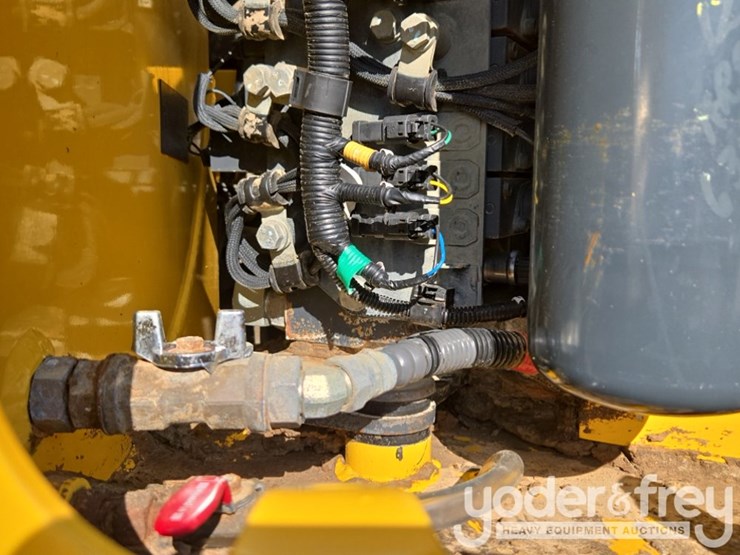 2022-komatsu-d61pxi-24-image-29
