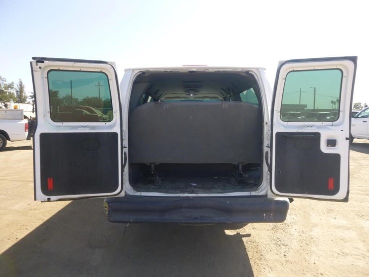 2012-ford-e350-image-22
