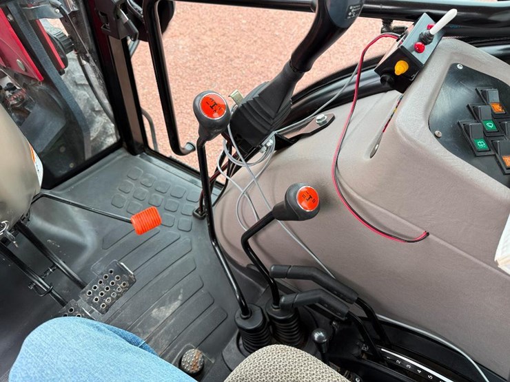 case-ih-farmall-70-image-40