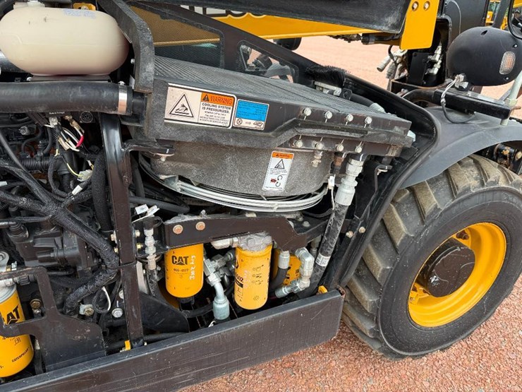 2021-caterpillar-th255c-image-35