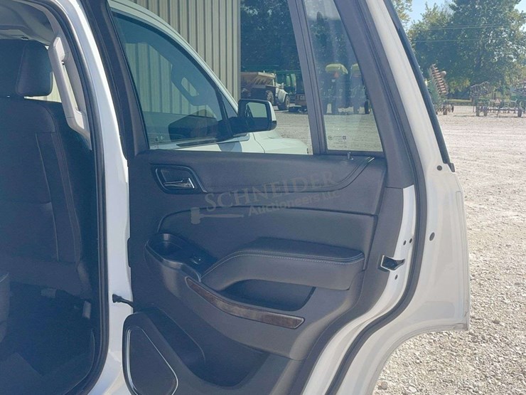 2016-chevrolet-tahoe-lt-image-33