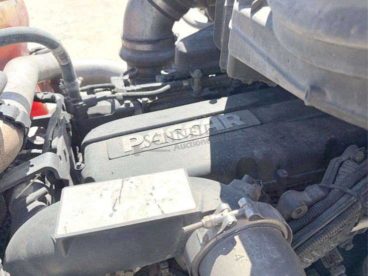 2018-peterbilt-579-image-55