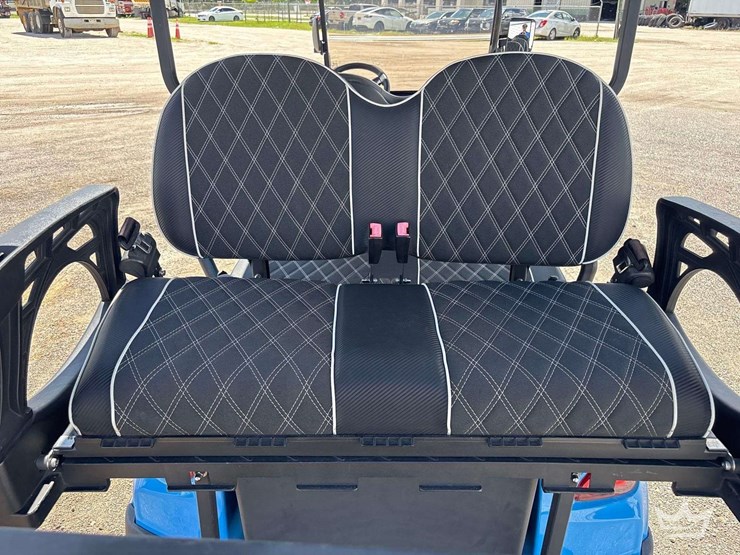 2024-vivid-ev-6-person-electric-cart-image-8