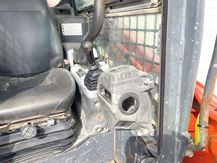 2015-kubota-svl90-image-28