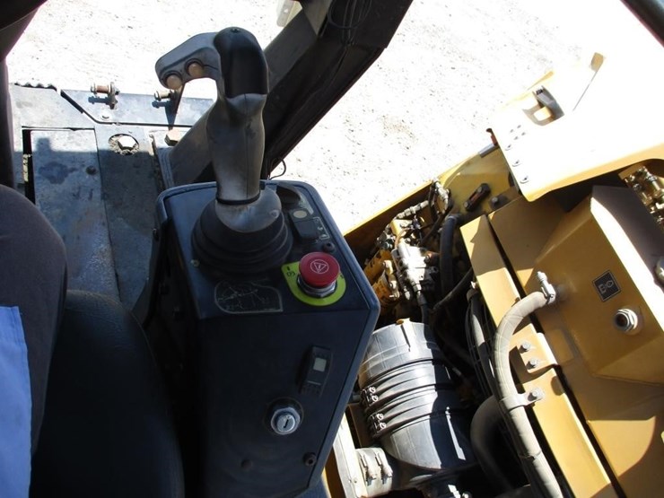2012-caterpillar-cb54-image-8