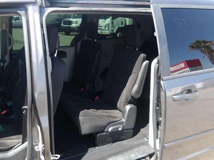 2017-dodge-grand-caravan-image-15