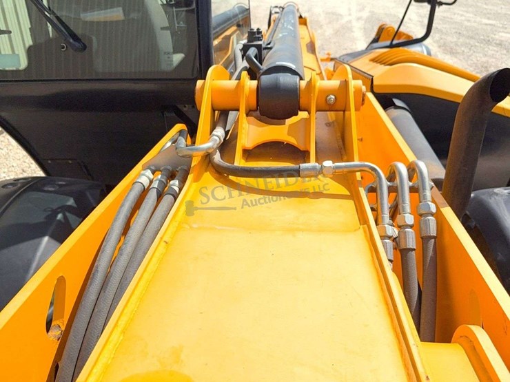 2019-jcb-540-140-image-41