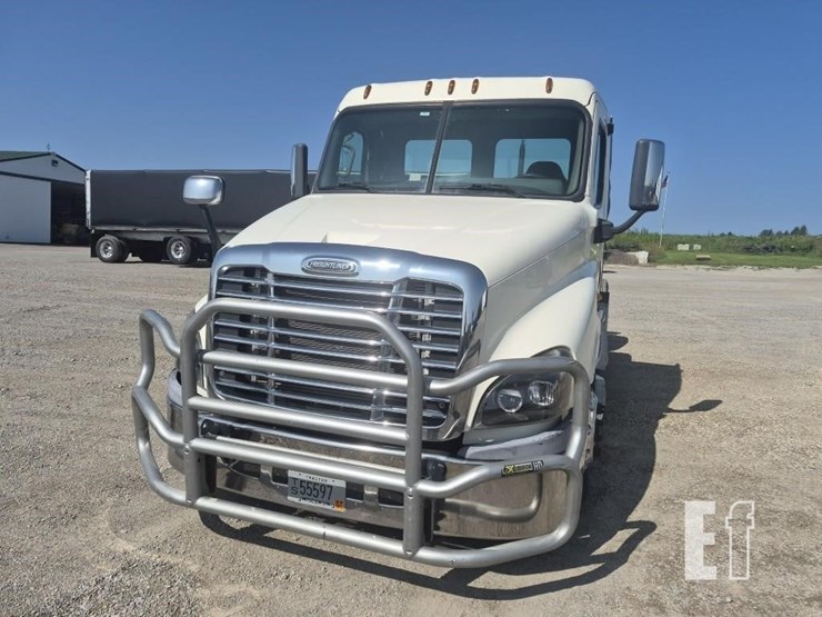 2013-freightliner-cascadia-125-image-6
