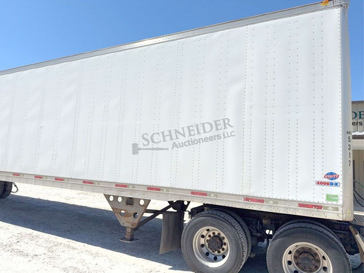 2008-utility-4000dx-image-29