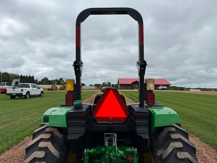 john-deere-4044m-image-24