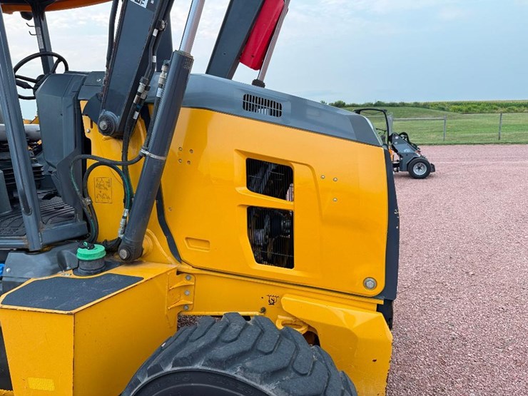 2019-deere-310sl-hl-image-43