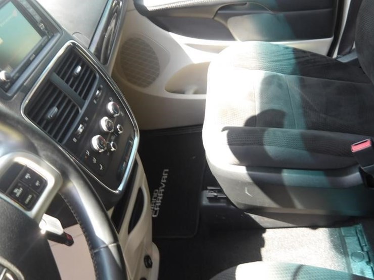 2017-dodge-grand-caravan-image-21