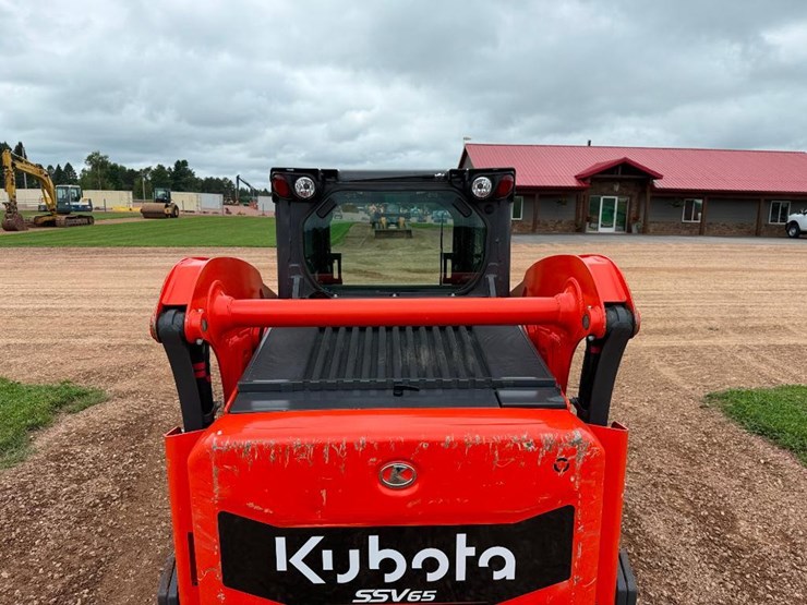2023-kubota-ssv65-image-21