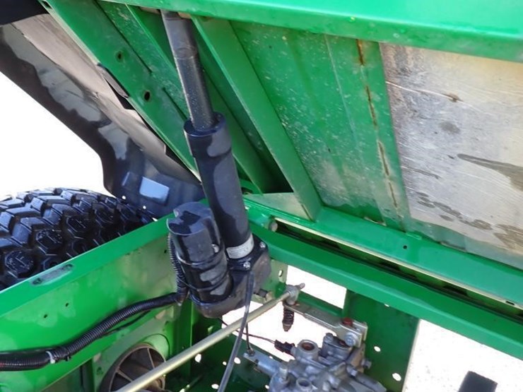 2012-john-deere-gator-image-10